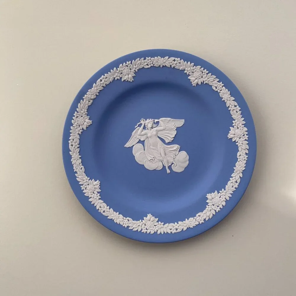 Wedgwood Blue Jasperware Plate with White Motif - Aurora Goddess of the Dawn - Picture 2 of 5